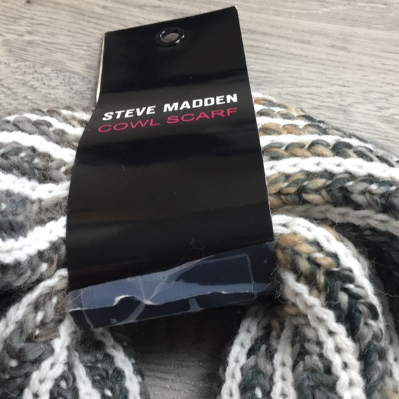 Steve Madden Cowl Scarf - Picture 4 of 4